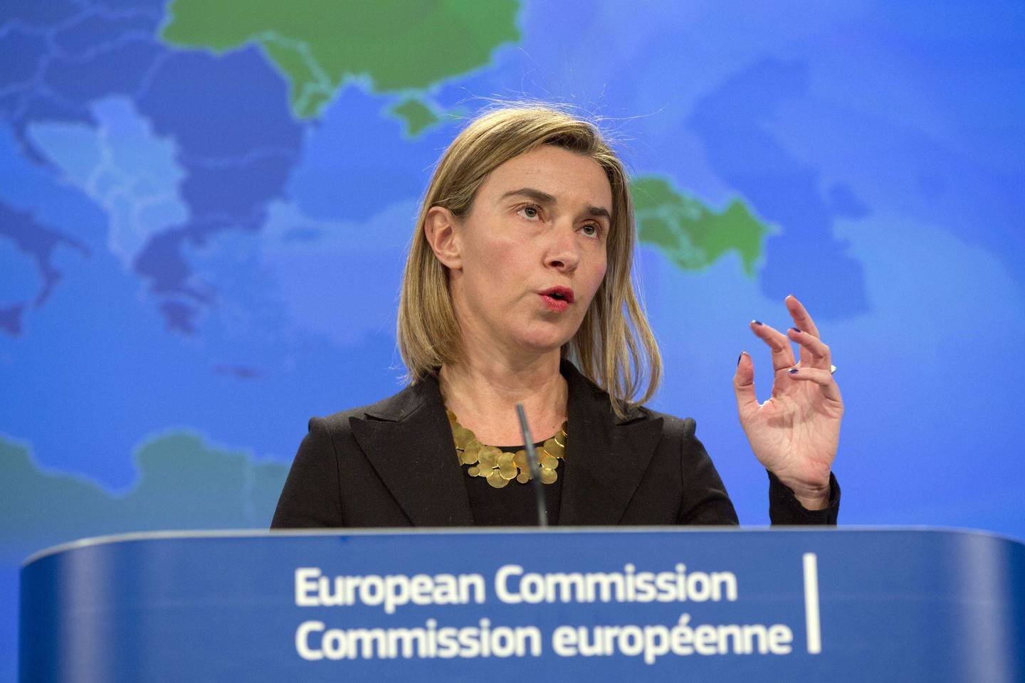 ES diplomatijos atstovė F.Mogherini sakė, kad 28 ES valstybės narės turėtų sukurti tokią politiką, kuri atspindėtų skirtingų partnerių vertybes, siekius ir interesus.<br>AP nuotr.