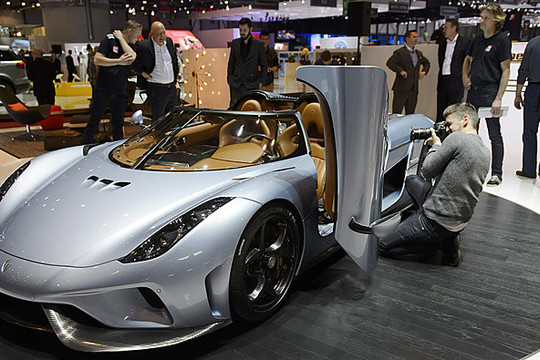 Švedų stebuklas - 400 km/val. greitį išvystantis „Koenigsegg“