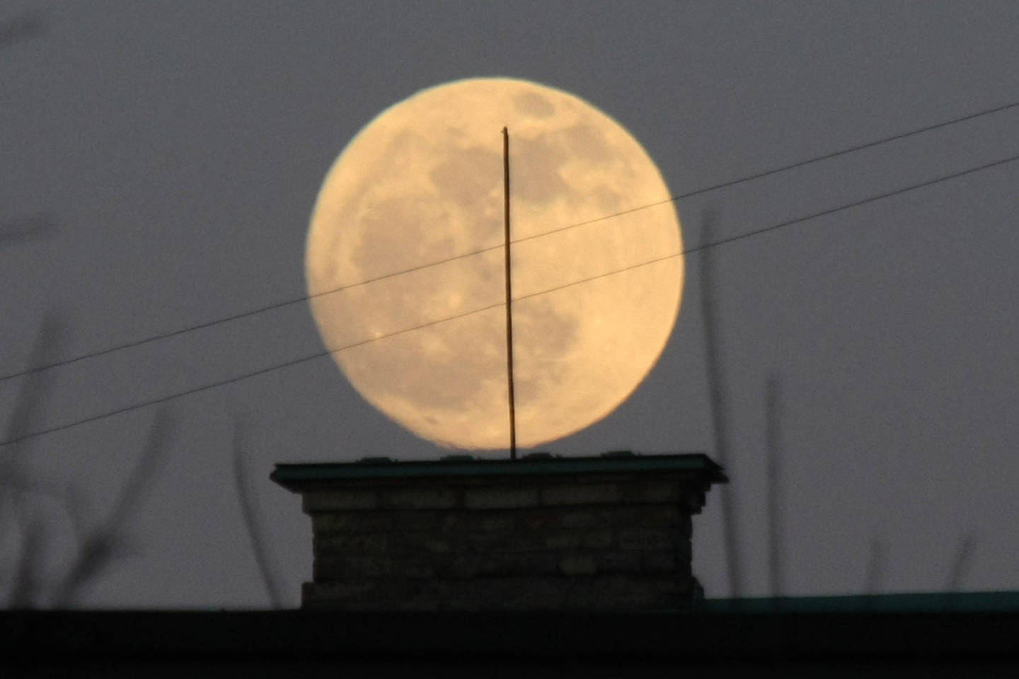 Nemaža traumų, nelaimių, įvairių avarijų, gaisrų, sprogimų bei konfliktų namie, darbe tikimybė.