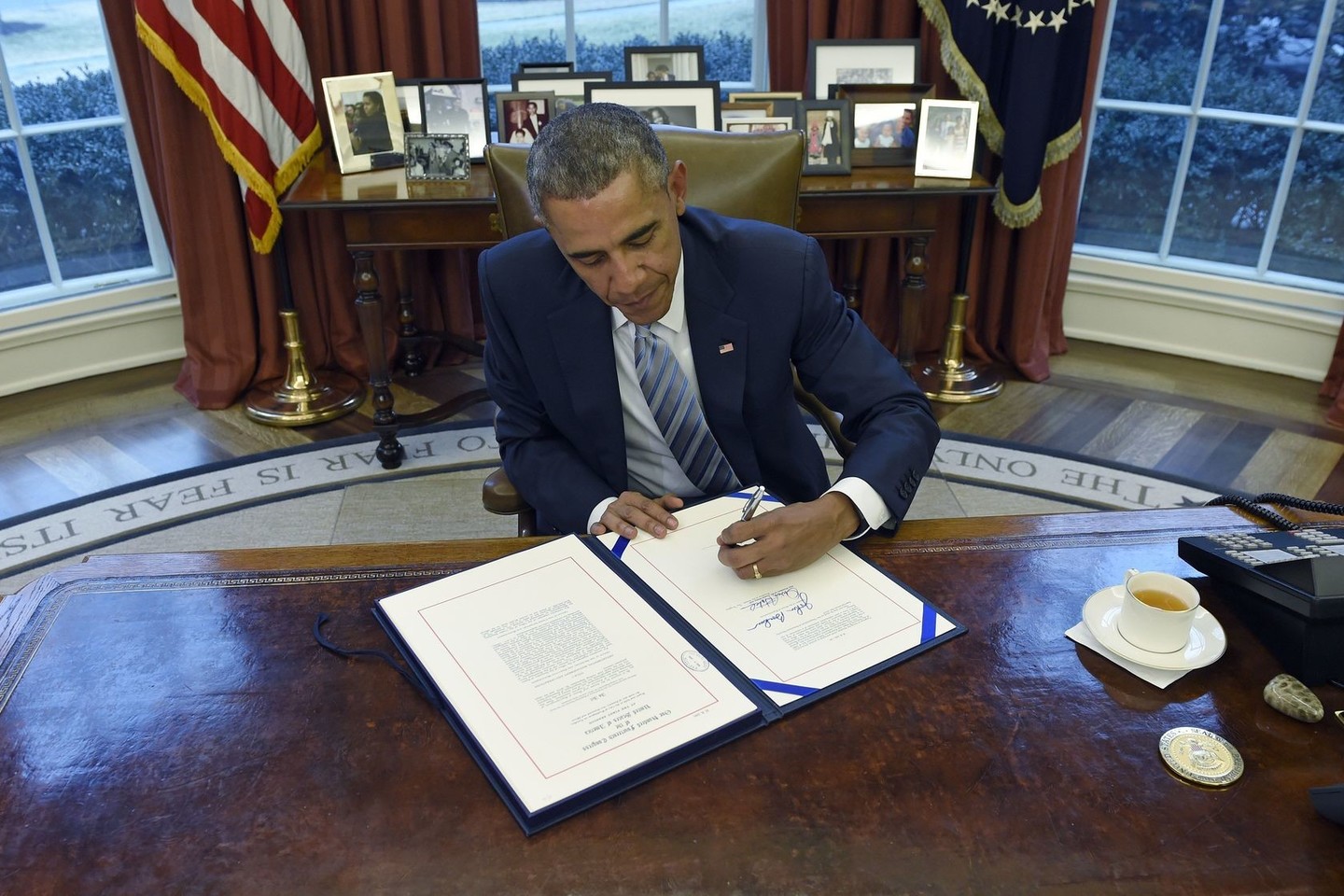 JAV respublikonai ir demokratai paragino prezidentą Baracką Obamą suteikti mirtinų ginamųjų ginklų Ukrainai.