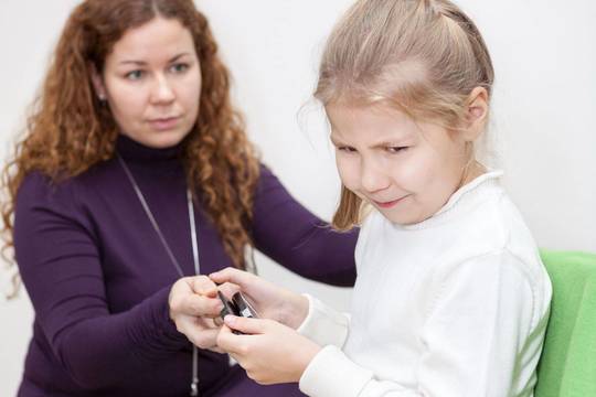 Pavojus! Vaikas nori savo telefono