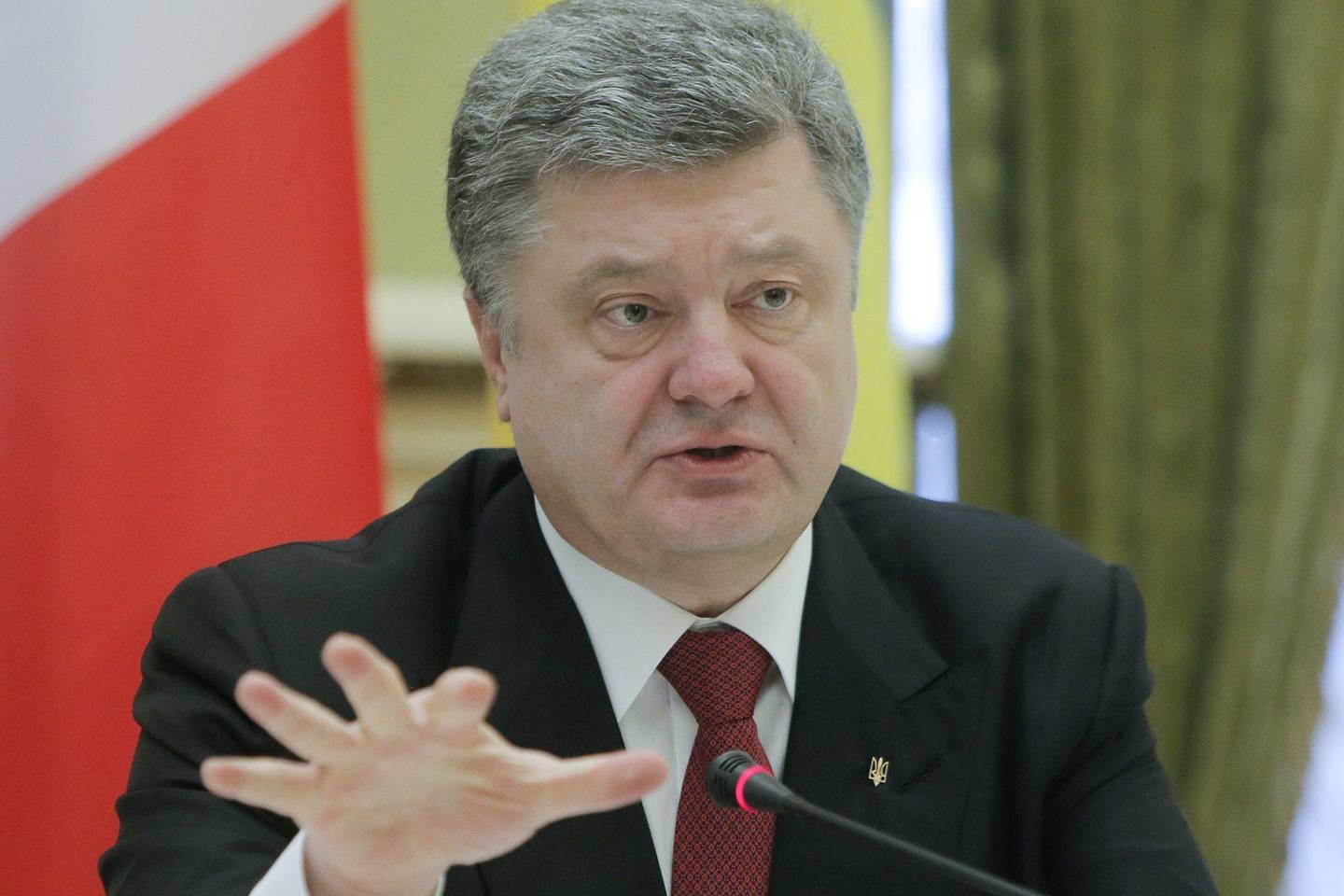 „Bus labai pavojinga, jei Europos partneriai užsidės rožinius akinius, manydami, kad viskas yra gerai“, – nurodė P. Porošenka.