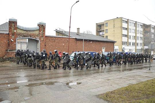 Grasinimais pratrūkusiems kaliniams – atsakas