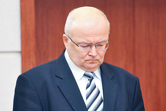 Skandalai bado akis, bet trauktis neketina