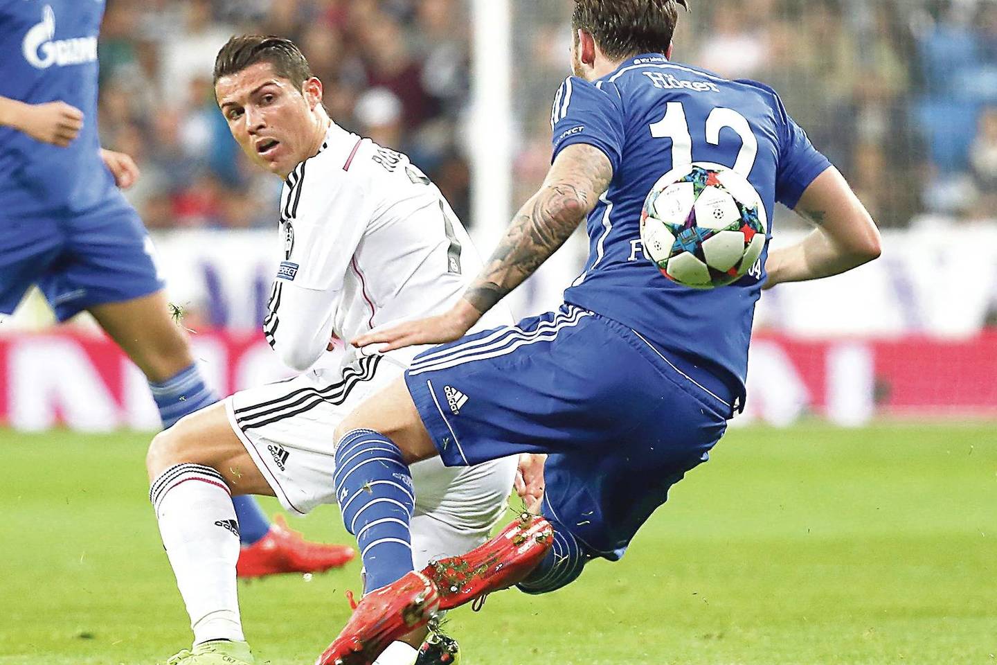 C.Ronaldo (kairėje) pasiekė dar vieną rekordą, bet sirgalių buvo nušvilptas.