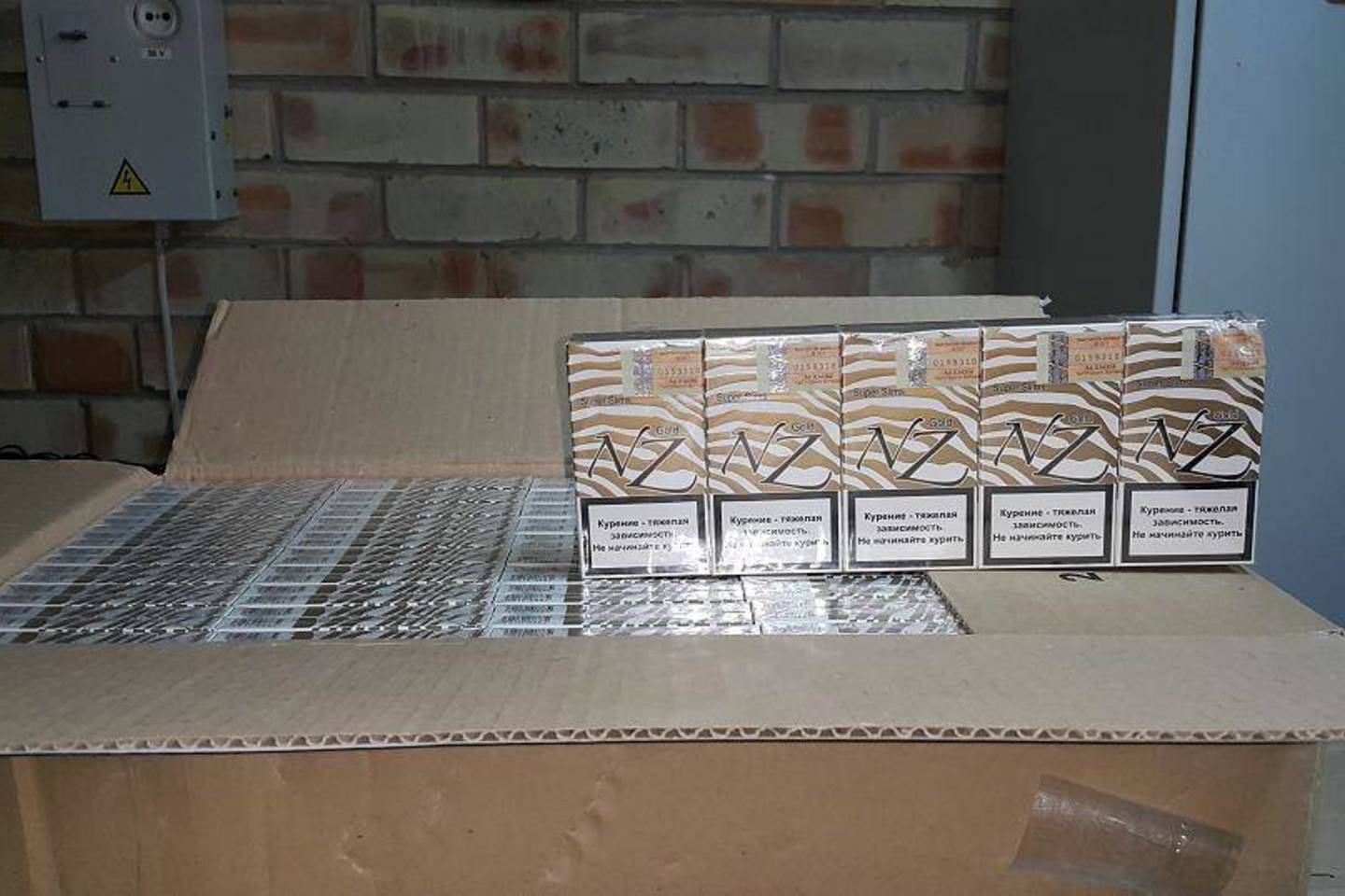 Cigarečių nešikas buvo tramdomas jėga, dujomis ir antrankiais.