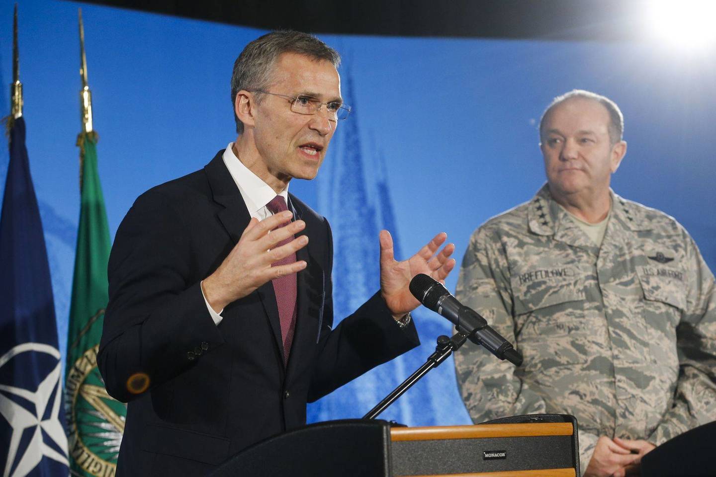 NATO generalinis sekretorius J.Stoltenbergas (nuotr.) pranešė gerą žinią Makedonijai, bet ir iškėlė jai sąlygų.
