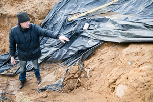 Utenos rajone ūkininkas atkasė nuodų kalną