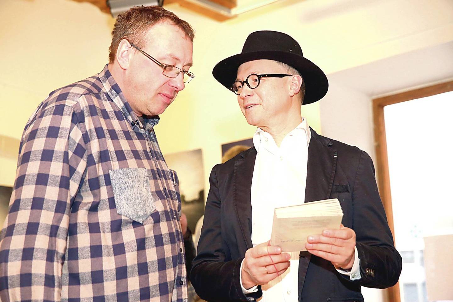 S.Paukščio (kairėje) idėją dėl salos uoliai palaiko ir kompozitorius G.Sodeika.