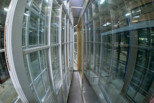 Išlaužė langą- pavogė duris