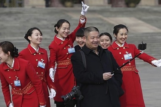 Europos muziejai tarė „ne“ turistų mėgstamoms asmenukių lazdoms