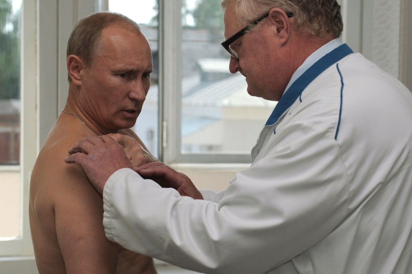 V. Putinas mėgsta girtis puikia sveikata, tačiau dabar Rusijos prezidentą į ligos patalą esą paguldė gripas.<br>AFP nuotr.