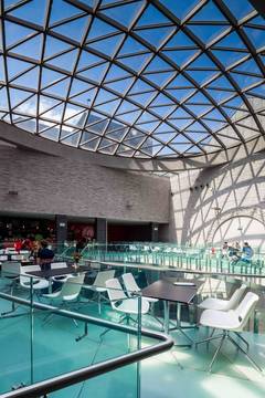 Koks stiklas saugo nuo perkaitimo ir kritulių keliamo triukšmo?