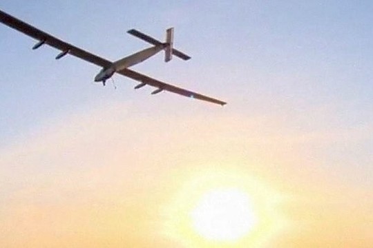 Saulės energija varomas orlaivis toliau tęsia istorinę kelionę