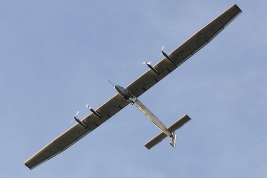 Saulės energija varomas lėktuvas tęsia skrydį aplink pasaulį