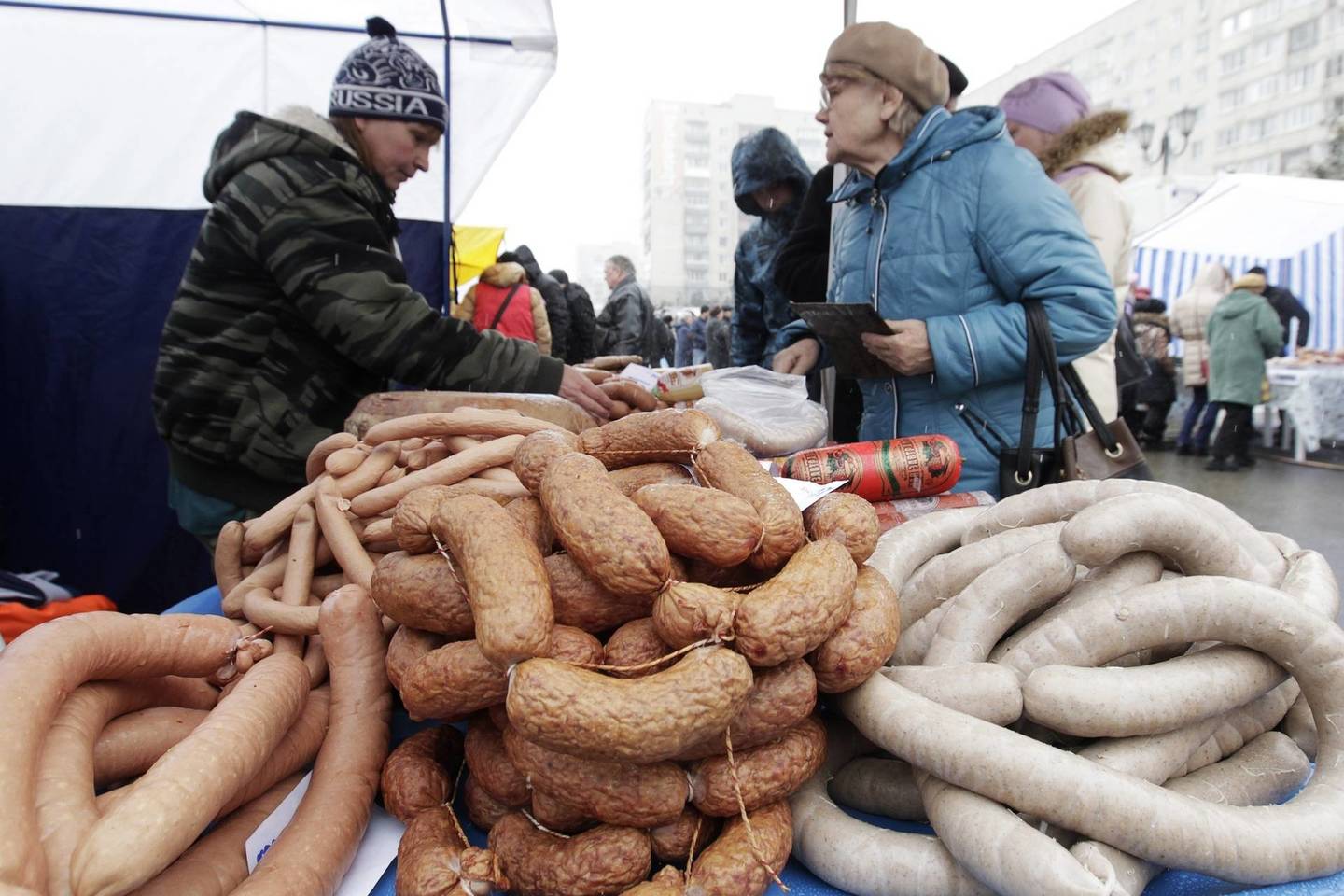 Sankcijų poveikį labiausiai pajuto sunkiau gyvenantys Rusijos žmonės.