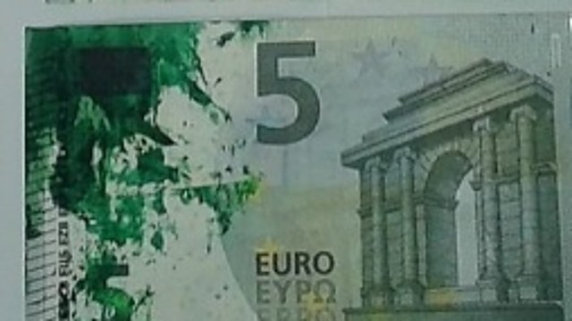 Įspėjimas: nepriimkite žalia spalva išteptų eurų
