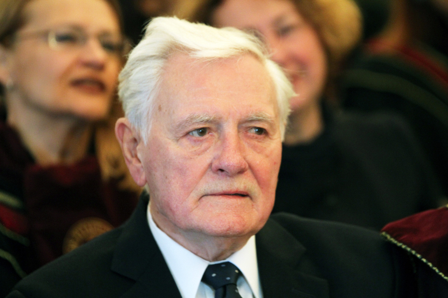 V.Adamkus laukia kelionės pas JAV medikus.
