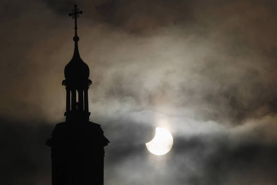 Religiniams fanatikams užtemimas pranašauja pasaulio pabaigą