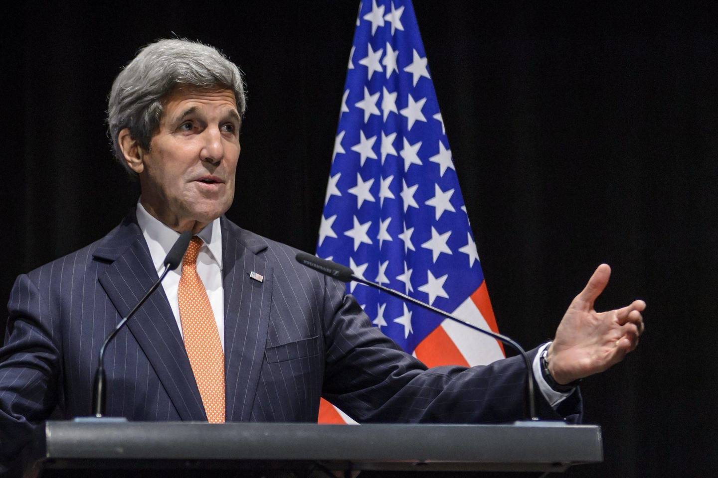 J.kerry įžvelgia pažangą derybose su Iranu.