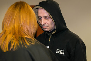 Pareigūnas įtariamas nušovęs vaikystės draugą