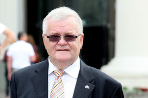 Po plaučių uždegimo Talino meras E.Savisaaras neteko kojos