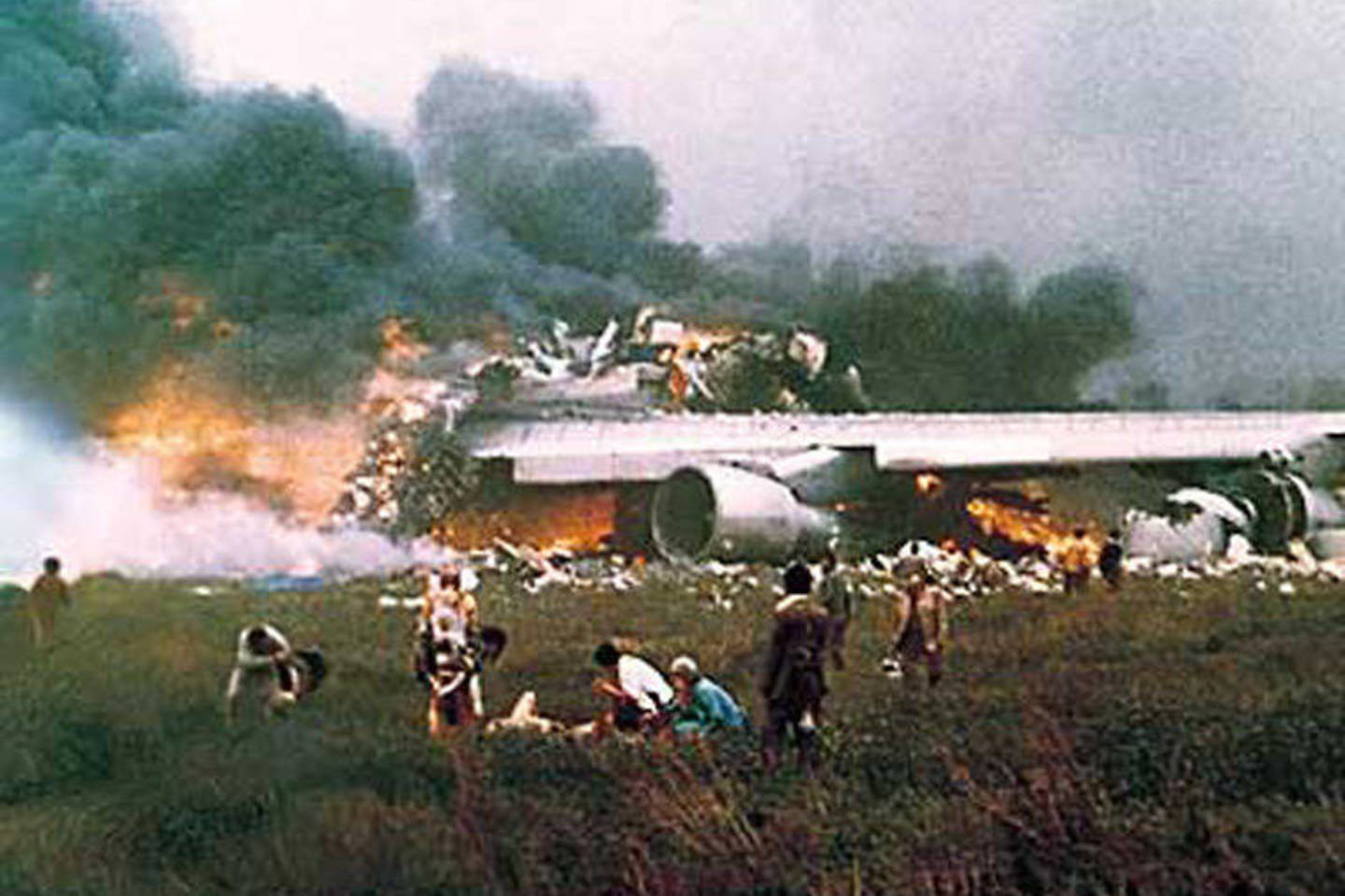Didžiausia pasaulyje kada nors įvykusi aviakatastrofa įvyko 1977 m. kovo 27 d. Tenerifėje – vienoje Ispanijai priklausančių Kanarų salų tvyrant tirštam rūkui vienas lėktuvas „Boeing 747“ kildamas rėžėsi į kitą tokio pat modelio lainerį. Žuvo net 583 žmonės. 61 žmogus liko gyvas.