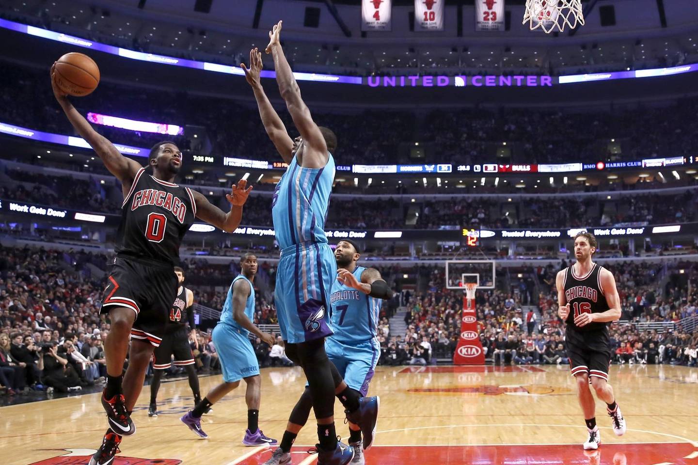„Bulls“ ir „Hornets“ mačas.