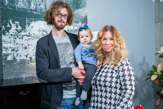 Gintarė Karaliūnaitė auklės nesamdys – dukrą prižiūrės vyras