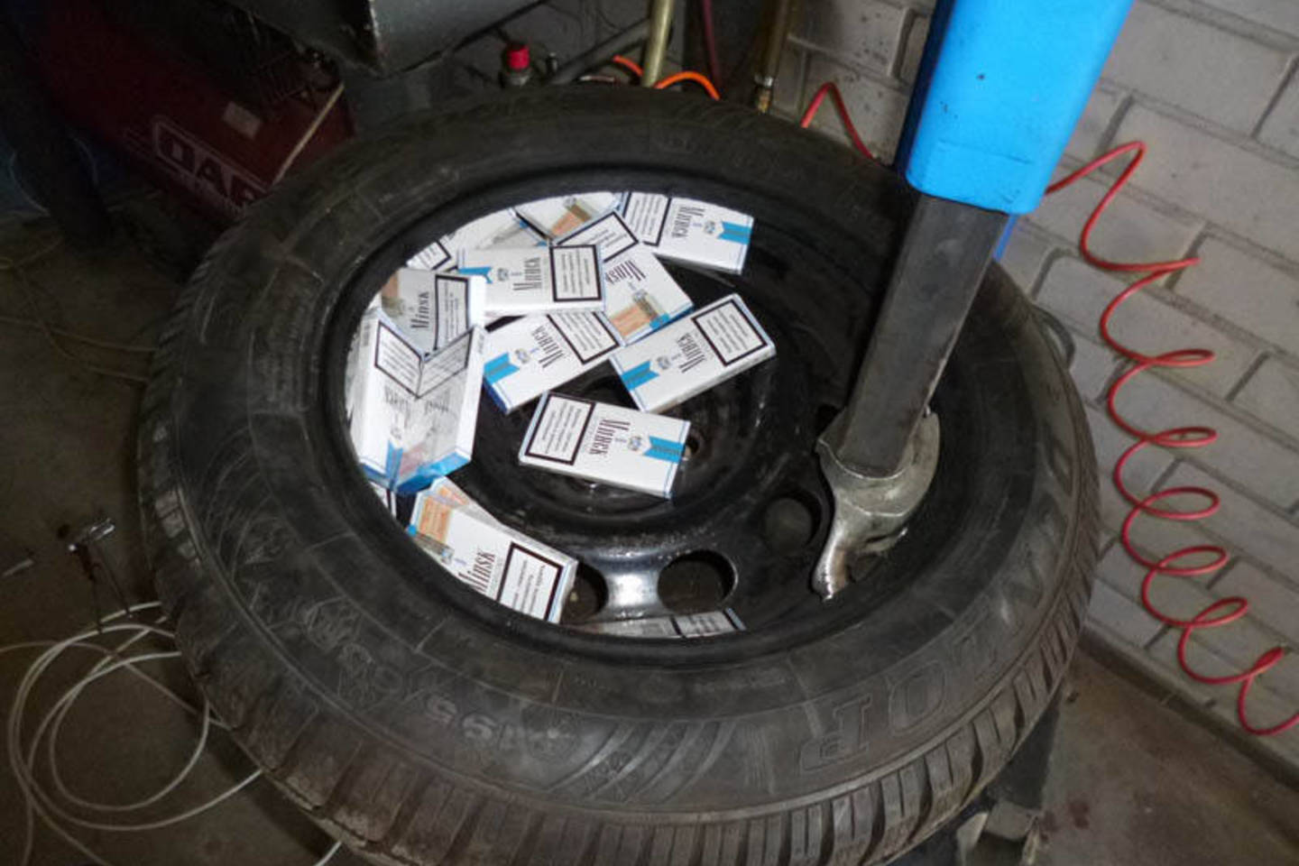 Kontrabandines cigaretes vežusiam vyrui nepavyko pergudrauti pasieniečių.