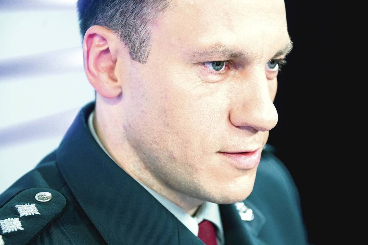 Policijos generalinis komisaras L.Pernavas: „Neteisėtai duomenis rinkę ir juos kitiems asmenims perdavinėję pareigūnai jau gali atsisveikinti su karjera.“