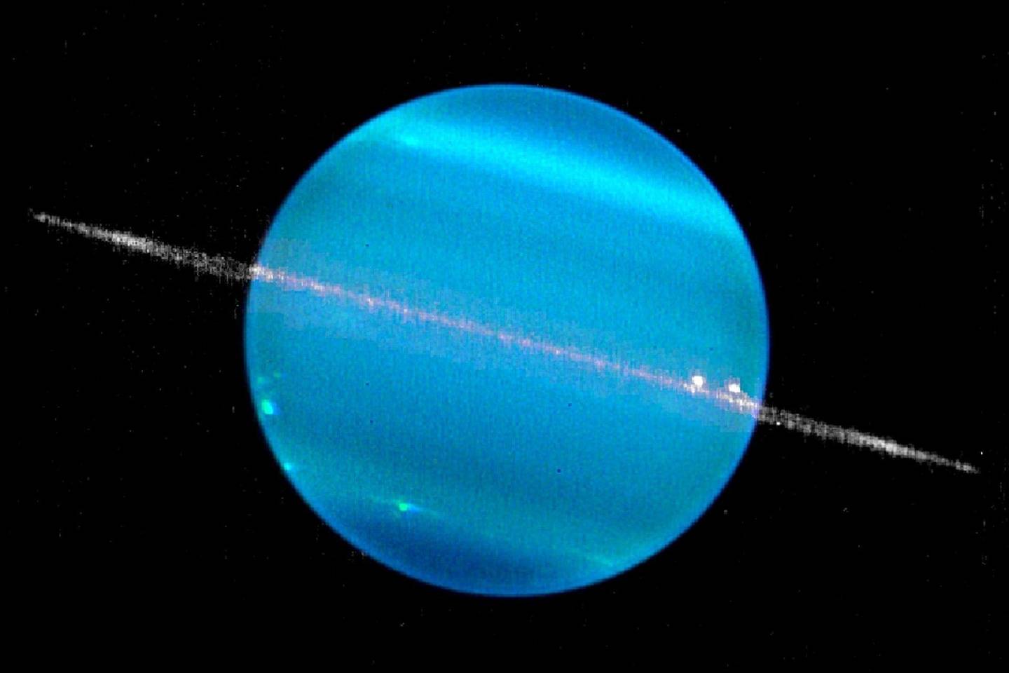 Urano sistemoje viešėjo vienintelis Žemės zondas – „Voyager 2“, todėl mokslininkai apie Uraną ir jo mėnulius žino gana nedaug.