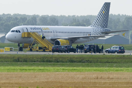„Vueling“ lėktuvas leidosi Barselonoje dėl degėsių kvapo salone