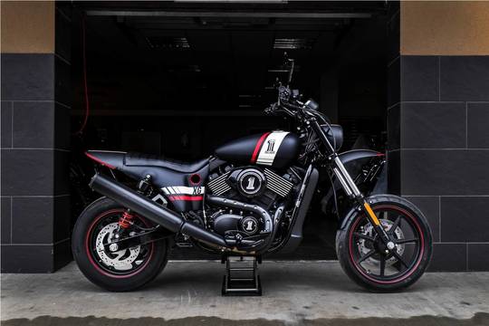 Lietuviai juodą „Harley-Davidson“ pavertė sunkiai atpažįstamu
