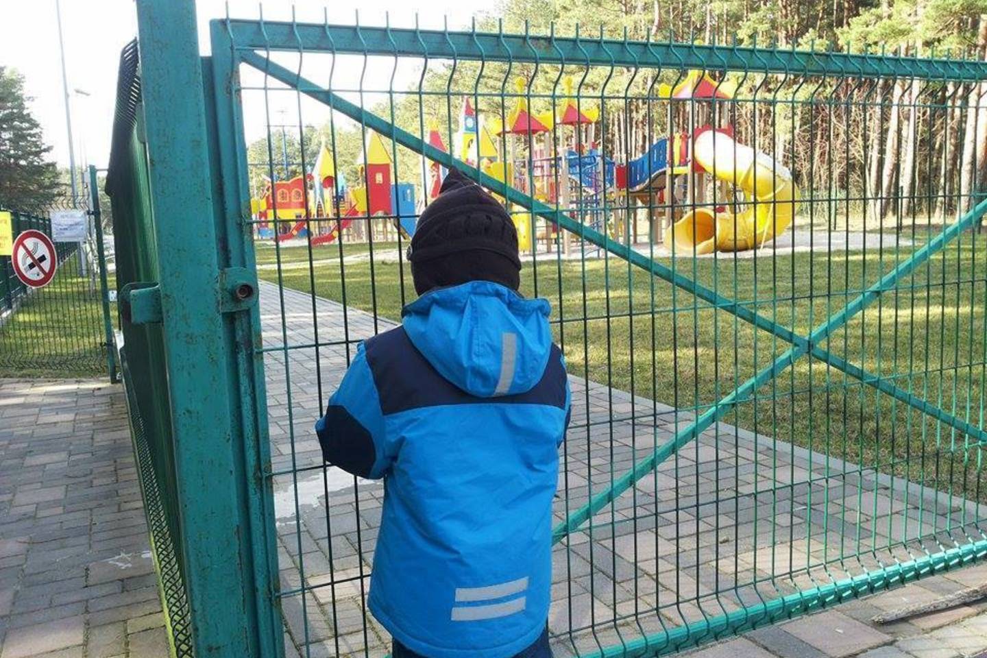Palangos svečiai nesuprato, kodėl neveikė vaikų žaidimų aikštelė.
