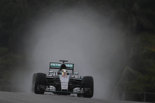 Lewisas Hamiltonas – greičiausias ir per lietų Malaizijoje