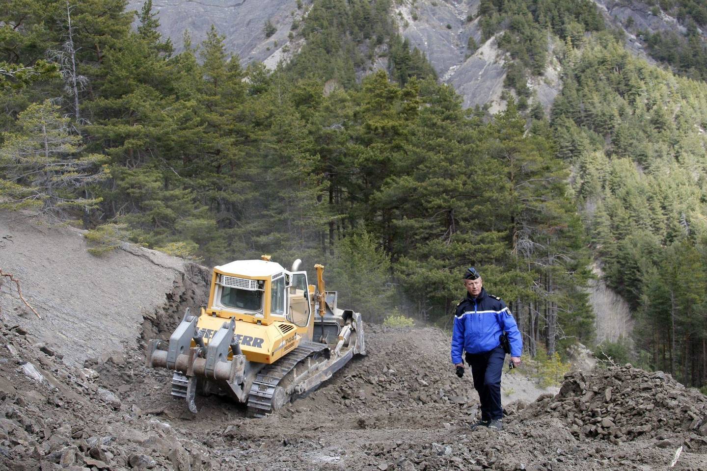 Iki šiol iš nelaimės vietos išvežta per 4 000 lėktuvo nuolaužų ir žmonių palaikų dalių.