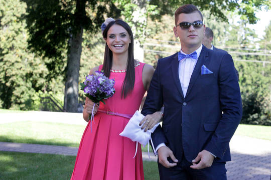 „Radistas“ R.Mackevičius miega apsikabinęs sūnų ir žmoną