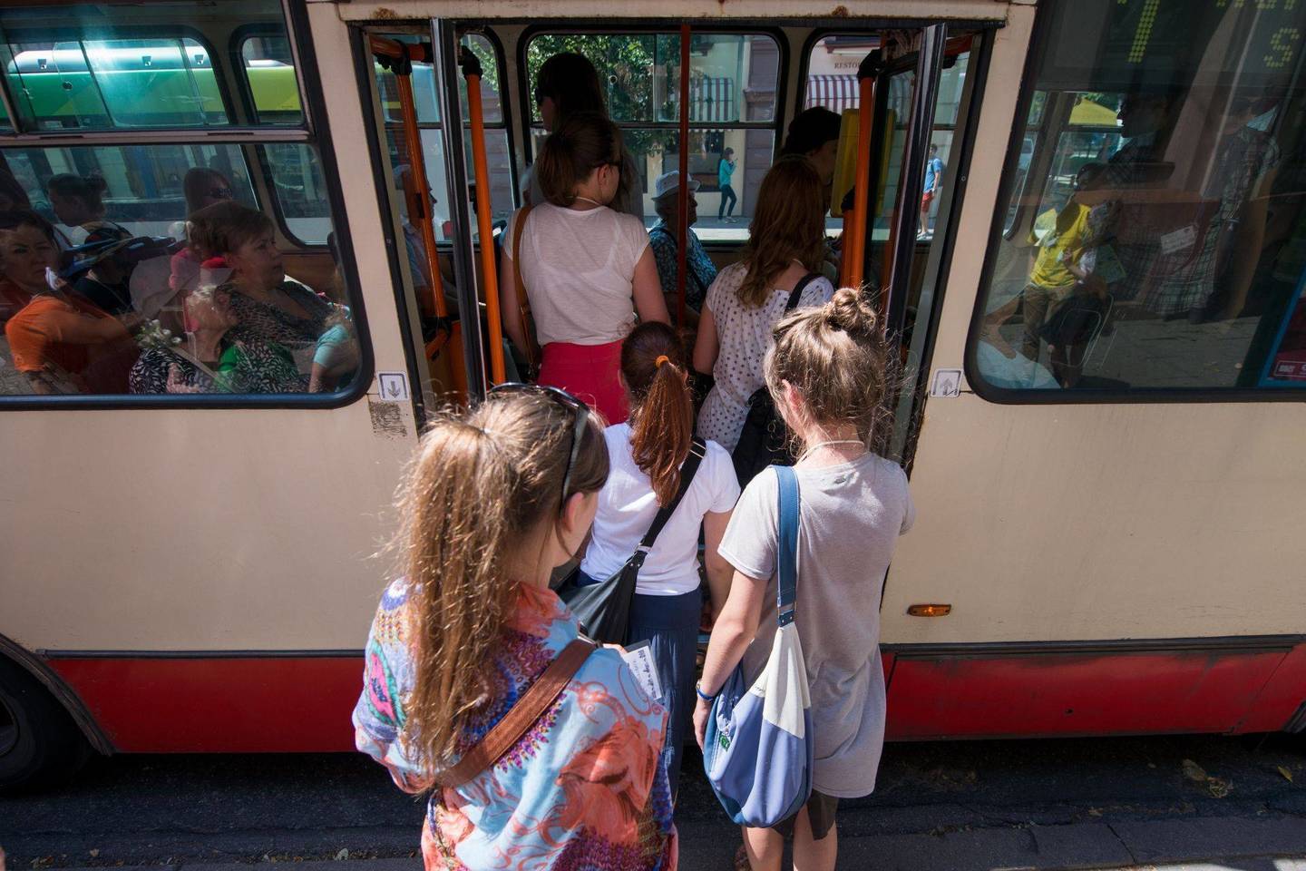 Šiuo metu pradinių klasių moksleiviams galioja 80 proc. lengvata viešojo transporto bilietams.
