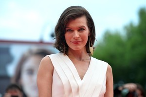 Milla Jovovich susilaukė antros dukters