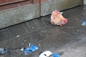 Stačiatikių aktyvistai teatro vadovui O.Tabakovui pakišo kiaulę