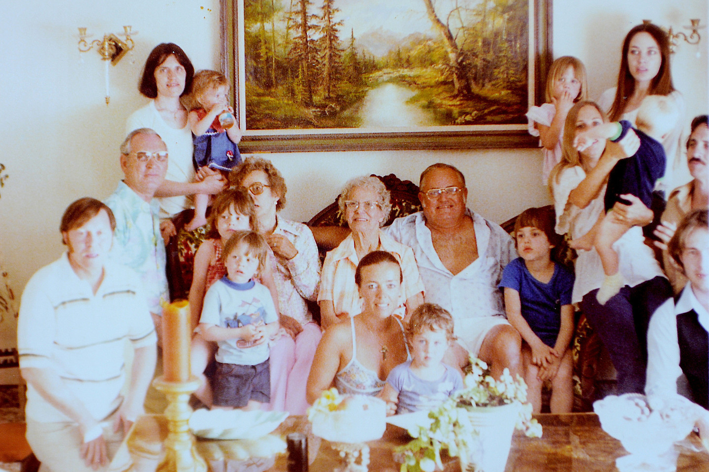 1977-ieji. A. Jolie šeimos nuotrauka.