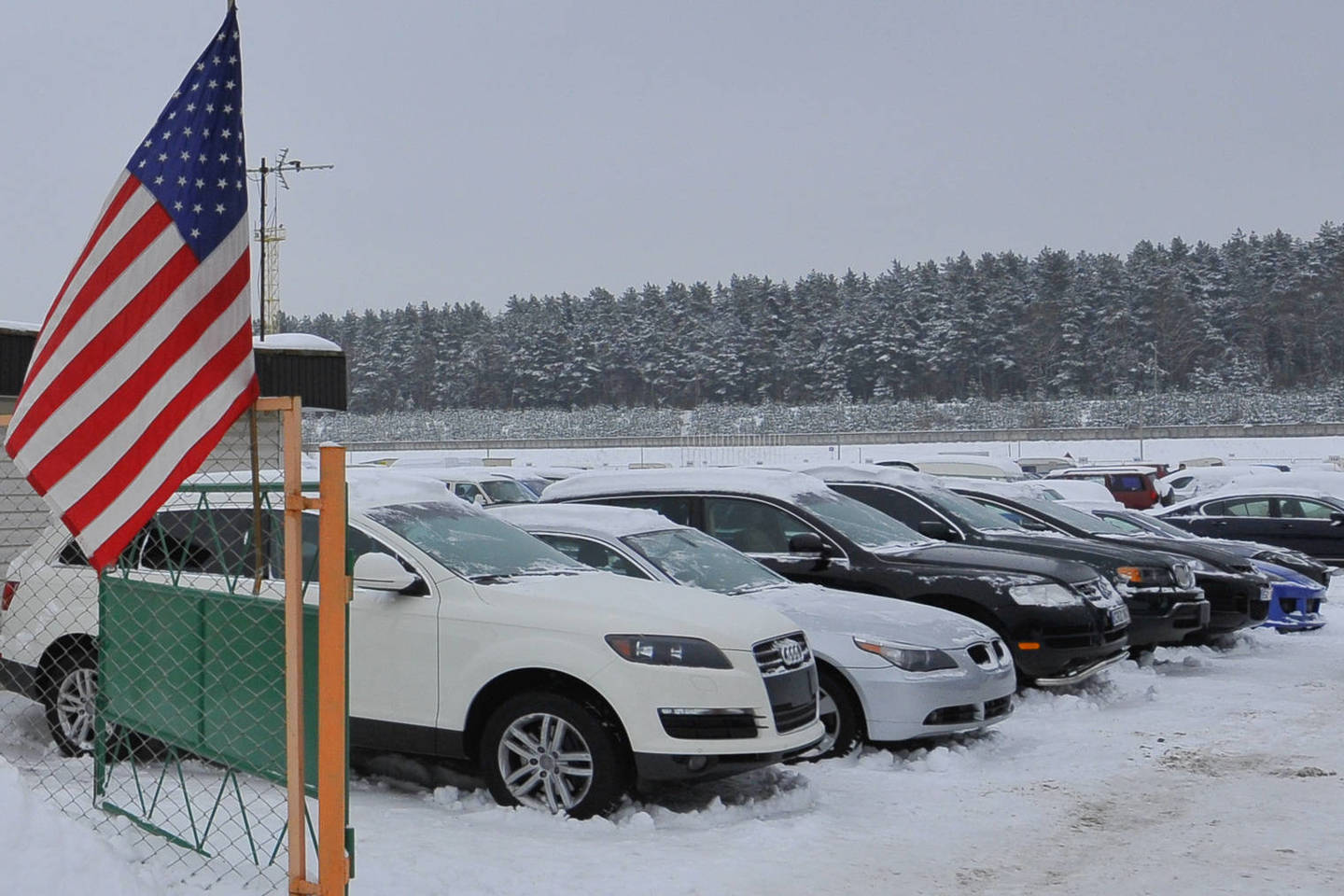 FNTT prigriebė nelegalų prekeivį automobiliais, mašinas gabenusį iš JAV.