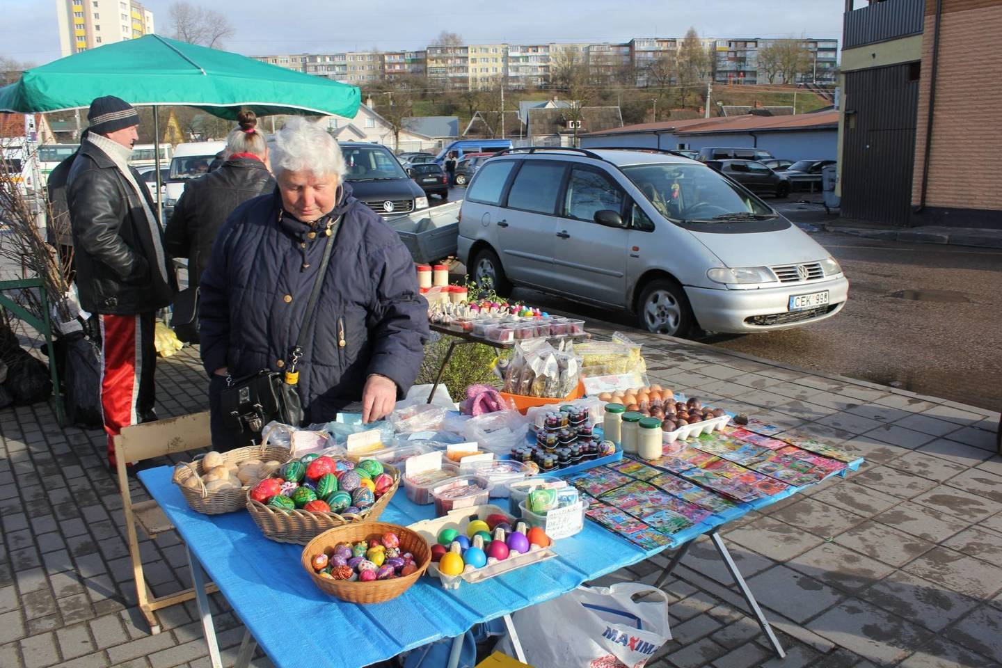 Jonavos turguje siūlomi ir marginti kiaušiniai, bet juos, anot prekybininkų, „perka tik ponai“.