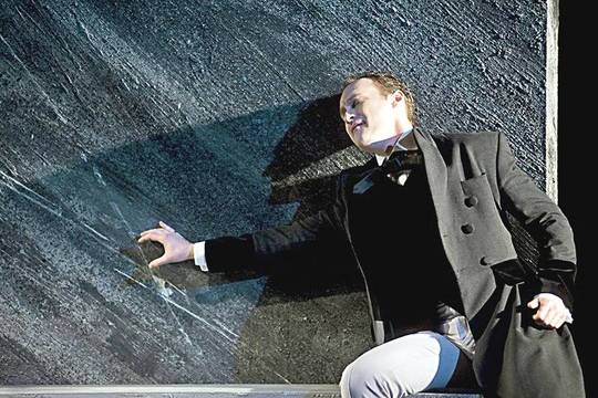 „Bohemiečiai“ užvers puslapį su tenoru Edgaru Montvidu