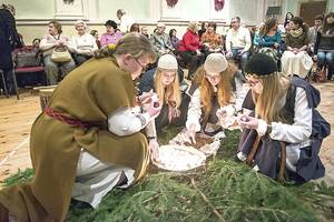 Knyga apie religijų įvairovę suvienys mokslą ir fotografiją
