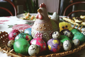 Dizainerė K.Kalinauskaitė kiaušinius numargino šilku