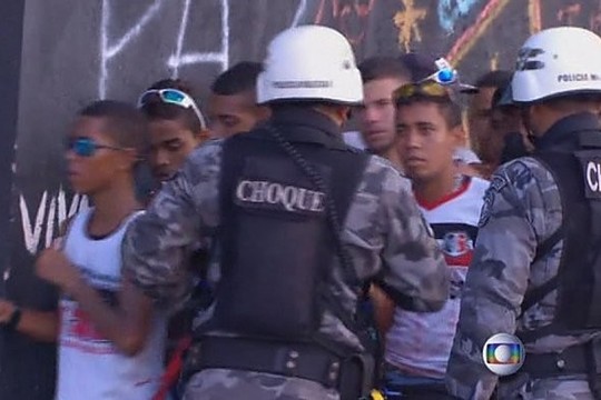 Ašarinių dujų dozė – ir Brazilijos sirgaliams, ir futbolininkui