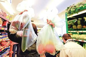 Pratinsimės prie mokamų vienkartinių maišelių