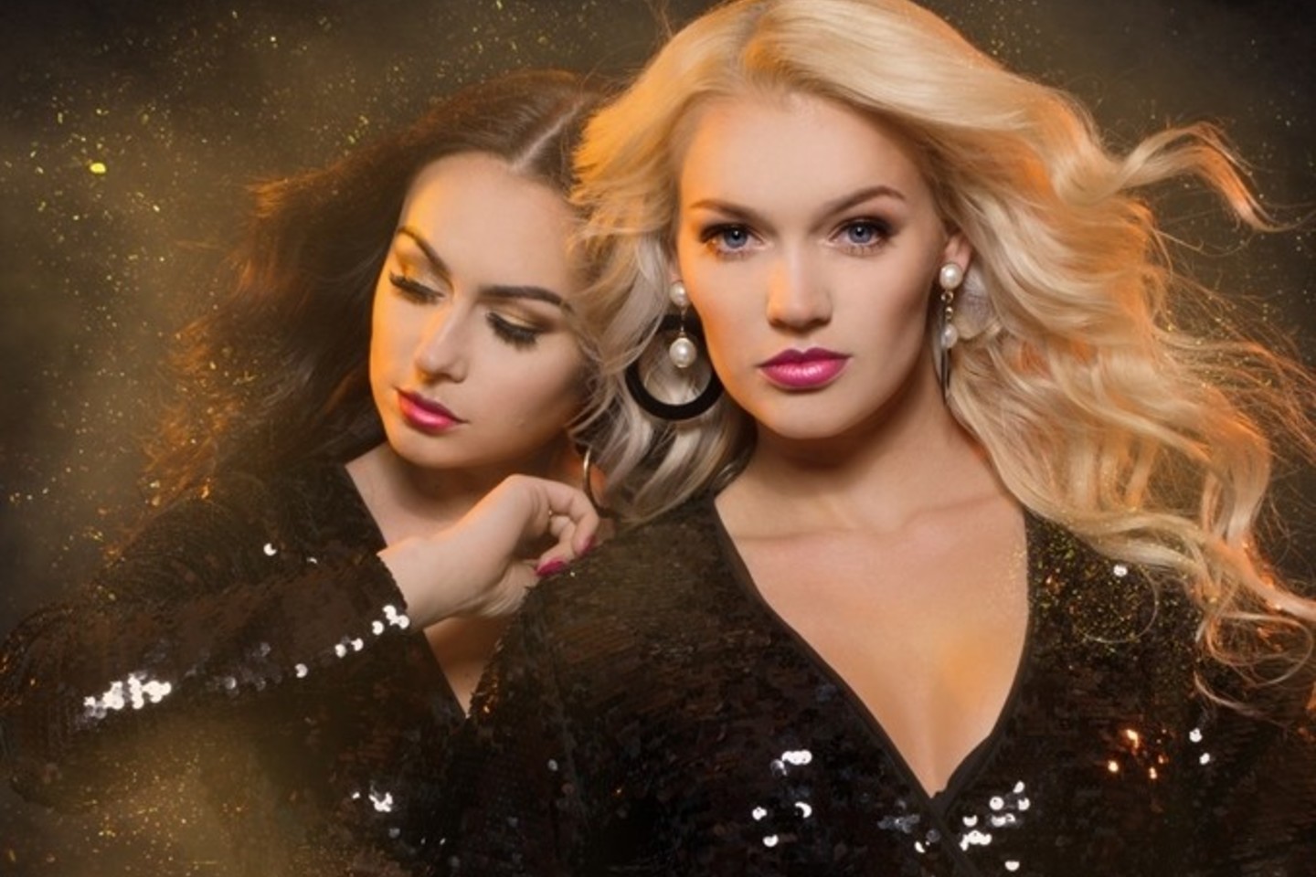„Mums patinka dainuoti apie tai, kuo pačios gyvename“, – sako „Pinup Girls“.